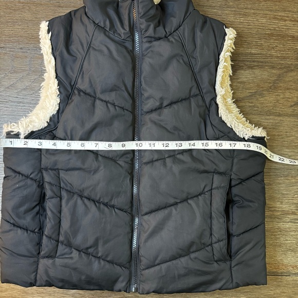 Big Chill black women’s full zip up puffer filet vest with faux fur collar - Picture 7 of 9